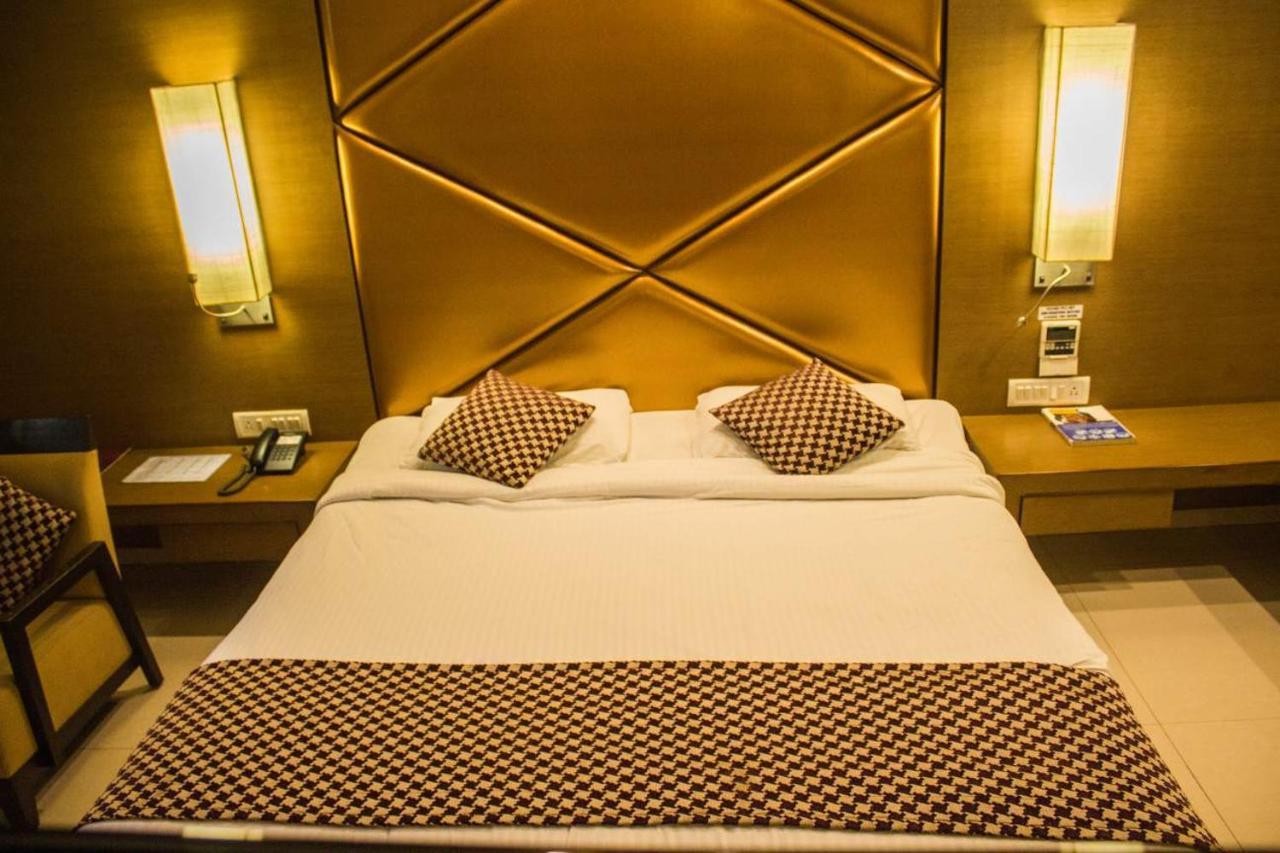 Hotel Corporate Navi Mumbai Bagian luar foto