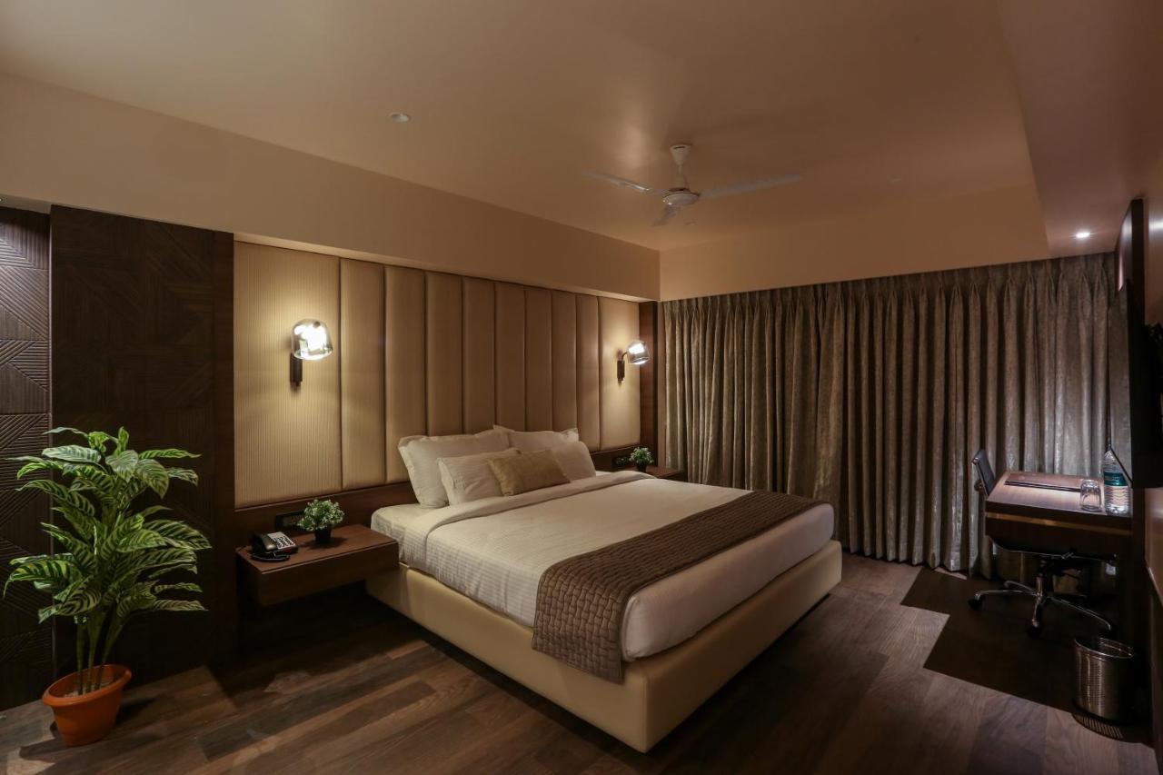 Hotel Corporate Navi Mumbai Bagian luar foto