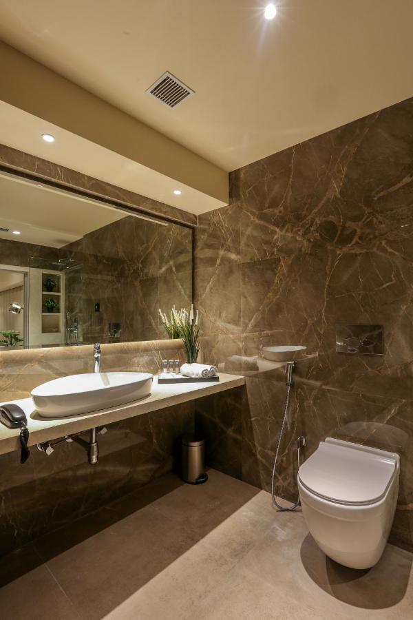 Hotel Corporate Navi Mumbai Bagian luar foto