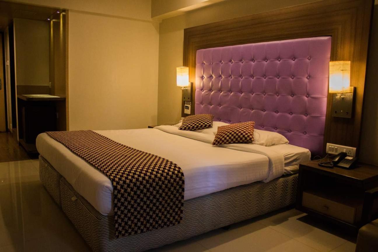 Hotel Corporate Navi Mumbai Bagian luar foto