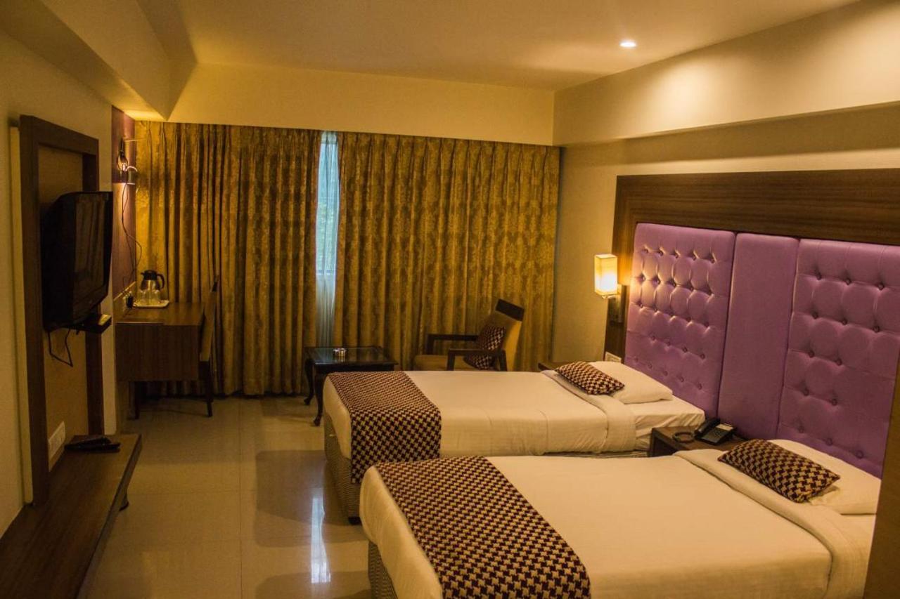 Hotel Corporate Navi Mumbai Bagian luar foto